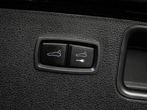 Used 2023 Porsche Macan AWD/4WD image 31