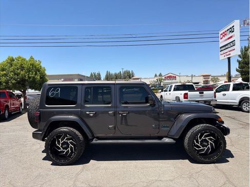 Used 2021 Jeep Wrangler Unlimited Sahara AWD/4WD image 4