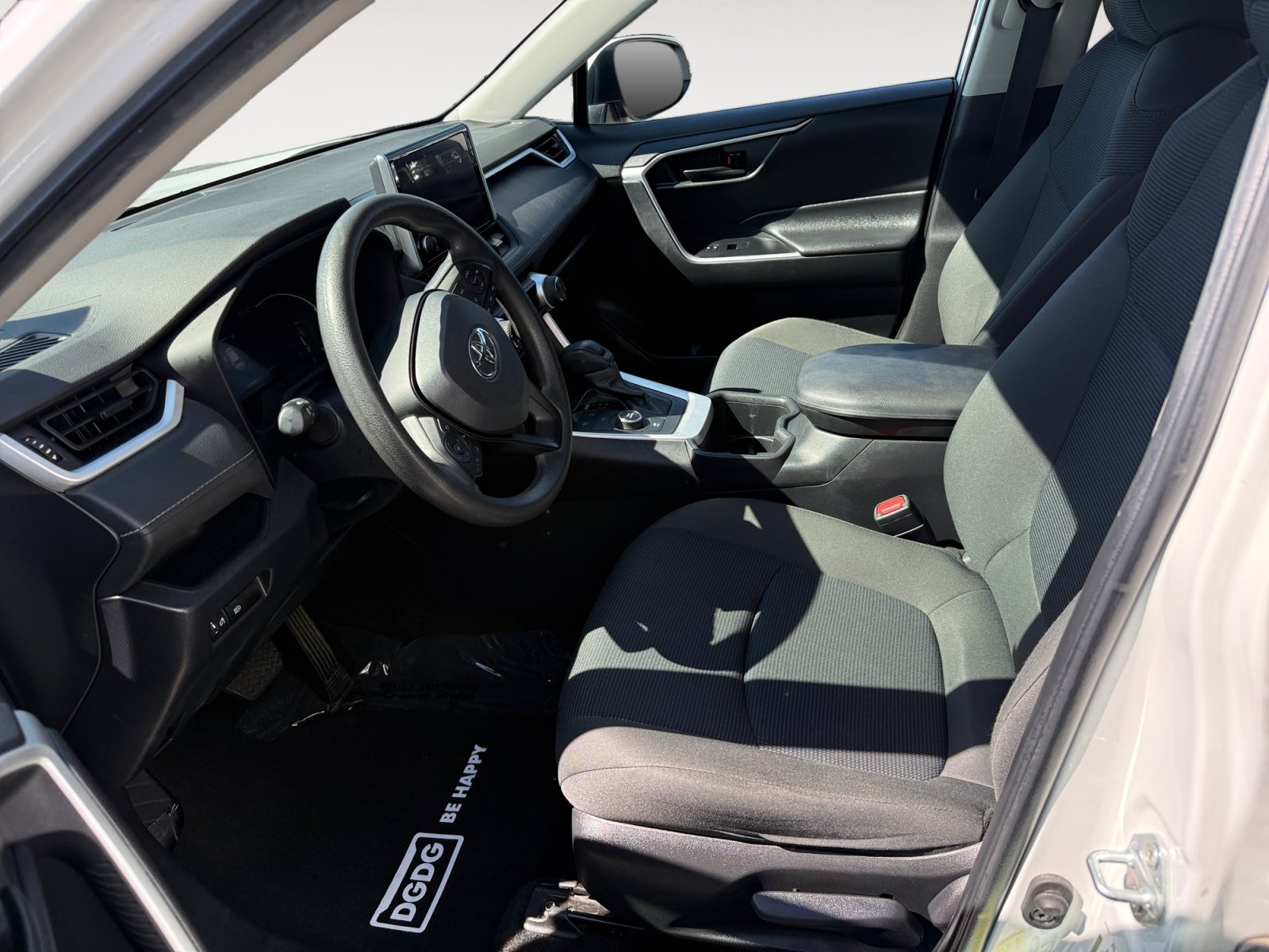 Used 2024 Toyota RAV4 LE AWD/4WD image 10