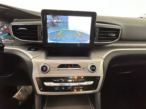Used 2022 Ford Explorer XLT AWD/4WD image 25