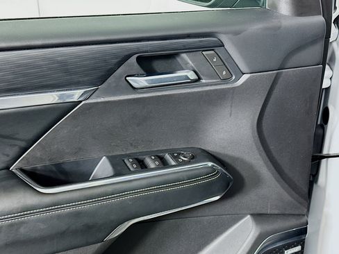 Used 2025 GMC Acadia Elevation image 15