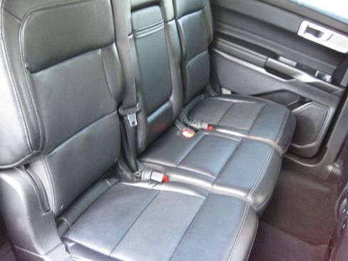 Used 2020 Ford Explorer Limited RWD image 35