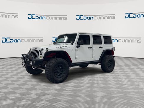 Used 2014 Jeep Wrangler Unlimited Sahara w/ Connectivity Group AWD/4WD image 4