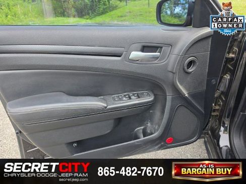Used 2014 Chrysler 300 S RWD image 11