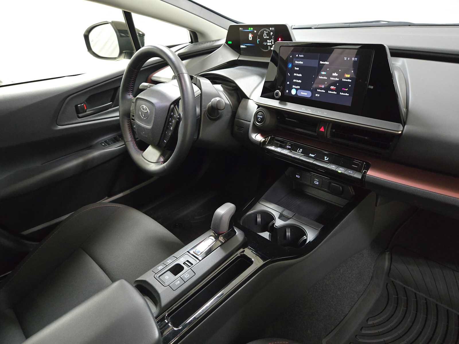 Used 2025 Toyota Prius Plug-In Hybrid FWD image 10
