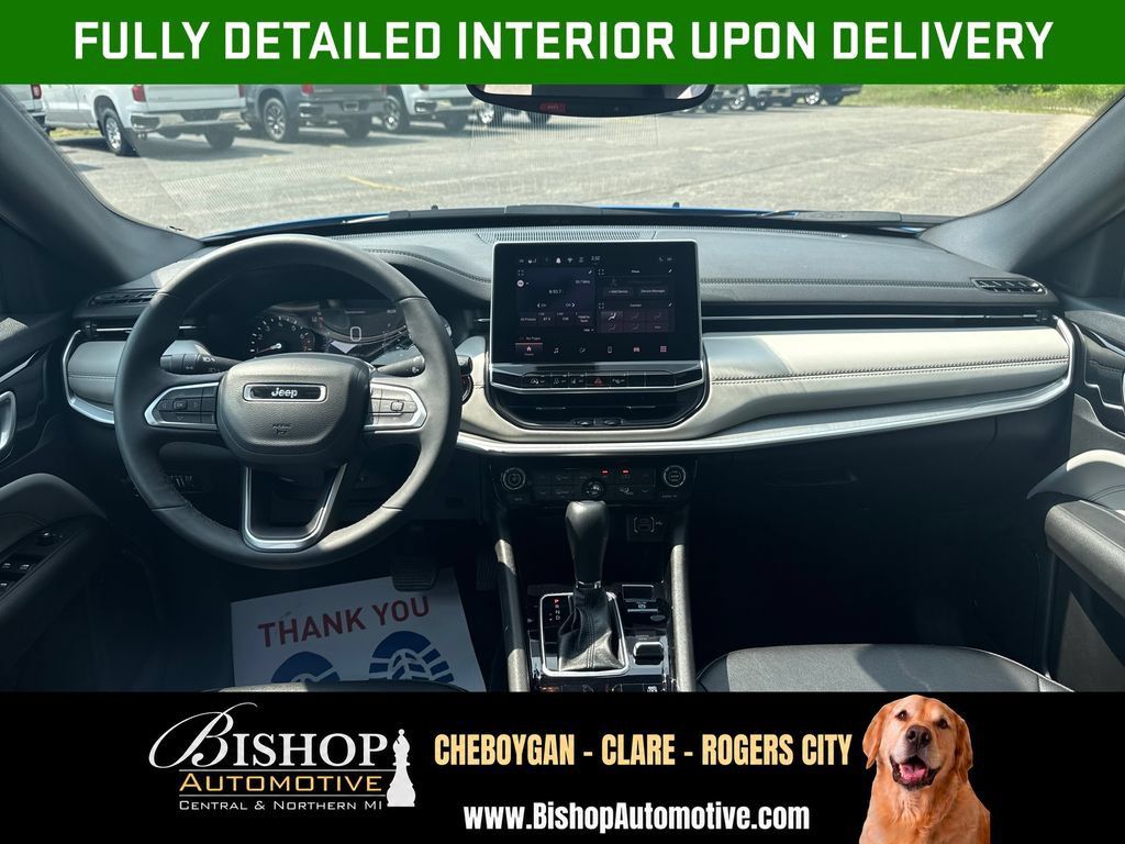 Used 2025 Jeep Compass Limited AWD/4WD image 3