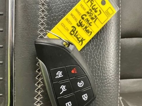 Used 2021 GMC Yukon XL Denali w/ Denali Premium Package AWD/4WD image 29