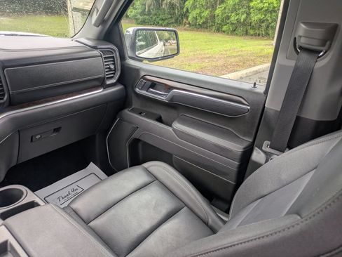 Used 2025 GMC Sierra 1500 SLT AWD/4WD image 16