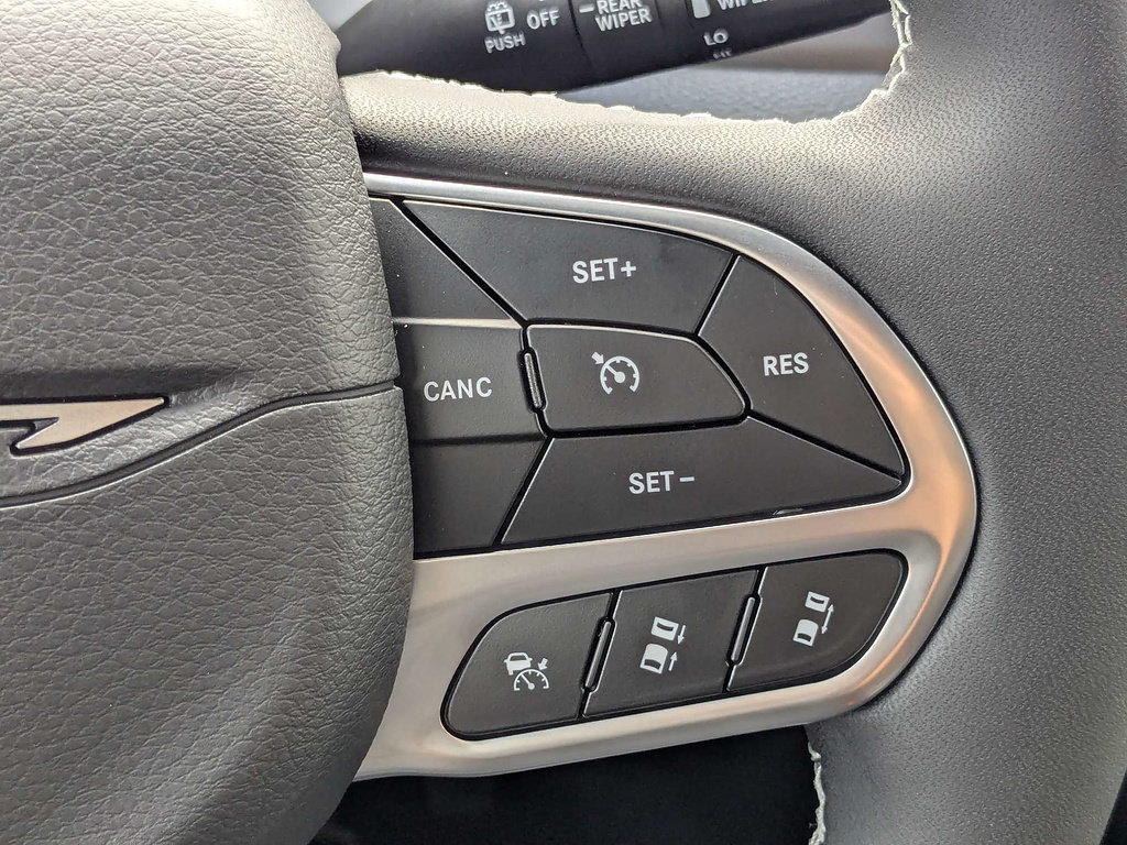 New 2027 Chrysler Pacifica Select FWD image 25