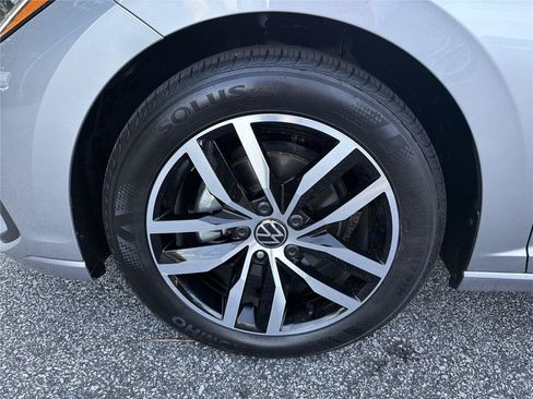 Used 2026 Volkswagen Jetta SE FWD image 10