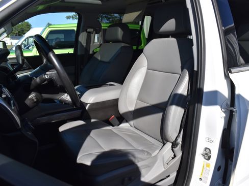 Used 2019 Chevrolet Suburban LT image 27