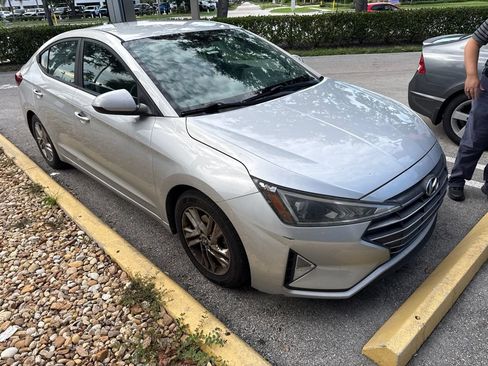 Used 2019 Hyundai Elantra SEL FWD image 2