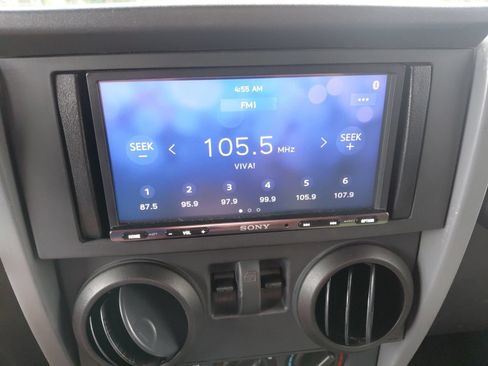 Used 2009 Jeep Wrangler X AWD/4WD image 6