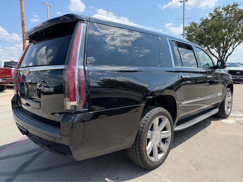 Used 2017 Cadillac Escalade ESV Luxury AWD/4WD image 3