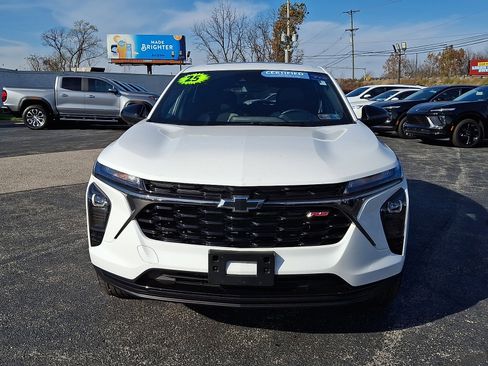 Certified 2025 Chevrolet Trax RS w/ Sunroof Package image 2