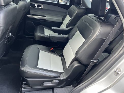 Used 2023 Ford Explorer XLT w/ Equipment Group 202A image 19