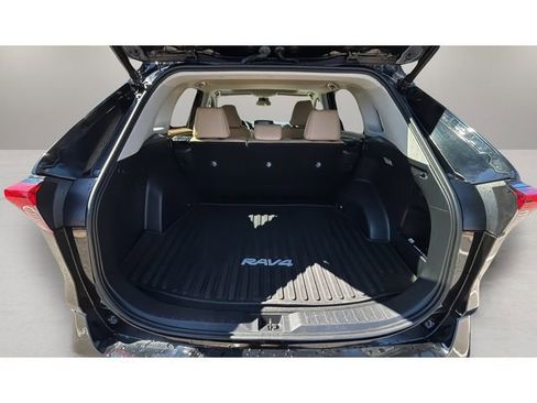 Used 2021 Toyota RAV4 XLE Premium image 32