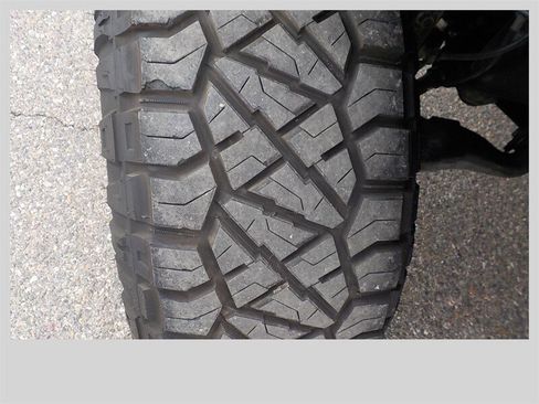 Used 2019 Toyota Tacoma TRD Off-Road image 12