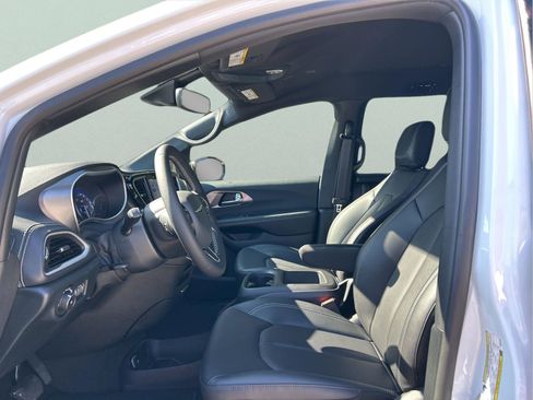New 2026 Chrysler Pacifica Select image 23