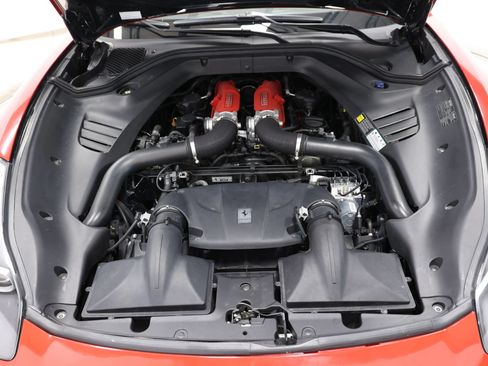 Used 2017 Ferrari California T RWD image 91