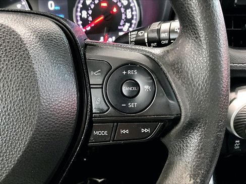 Used 2022 Toyota RAV4 XLE AWD/4WD image 18