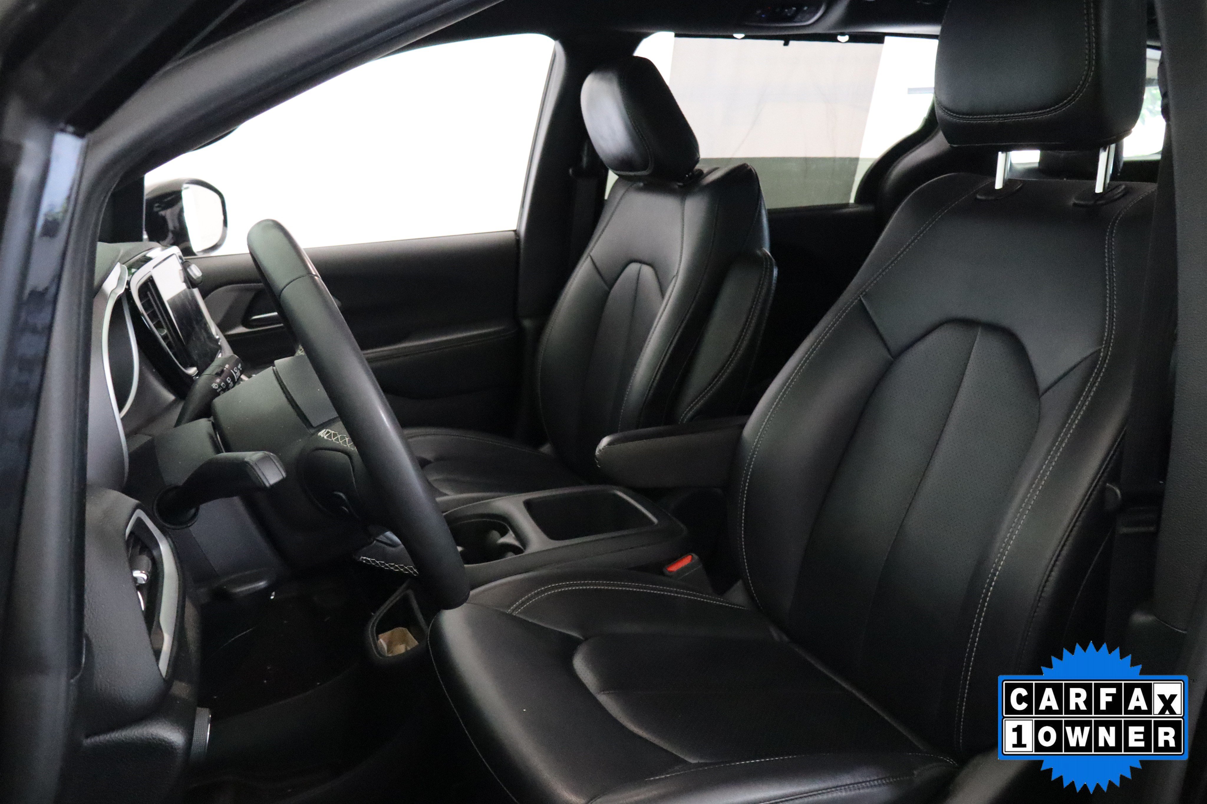 Used 2025 Chrysler Pacifica Select FWD image 22