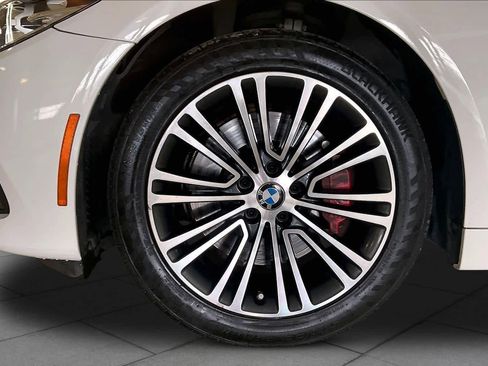 Used 2019 BMW 530i w/ Convenience Package RWD image 9