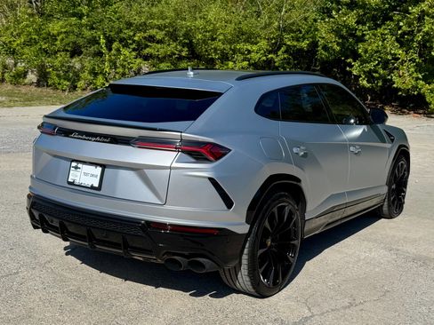 Used 2021 Lamborghini Urus image 3