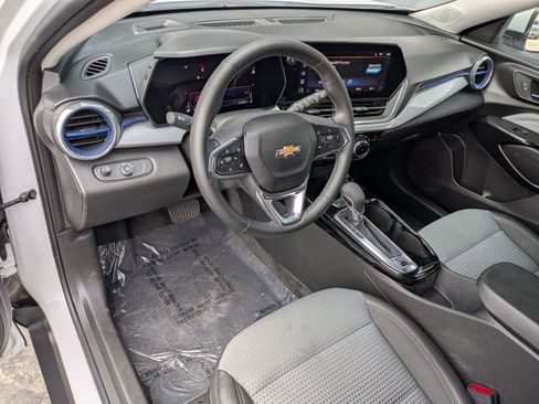 Used 2024 Chevrolet Trax LT w/ Driver Confidence Package FWD image 12