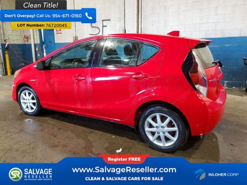 Used 2016 Toyota Prius C image 3