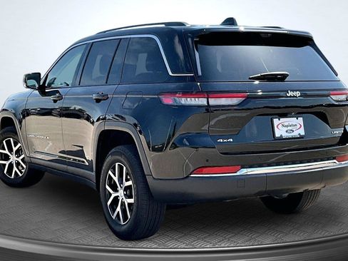 Used 2023 Jeep Grand Cherokee Limited w/ Luxury Tech Group II AWD/4WD image 14