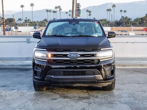 Used 2024 Ford Expedition Max XLT image 3