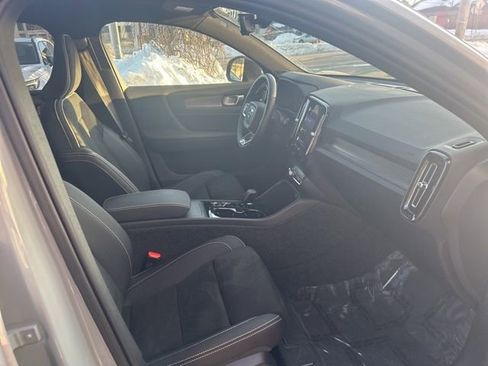 Used 2025 Volvo XC40 B5 Plus AWD/4WD image 16