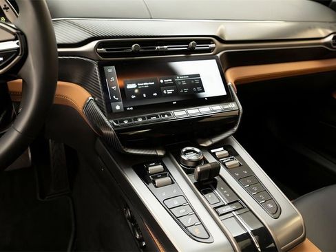 Used 2025 Aston Martin Vanquish image 36