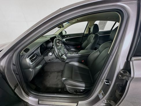 Used 2025 Genesis G70 2.5T RWD image 13