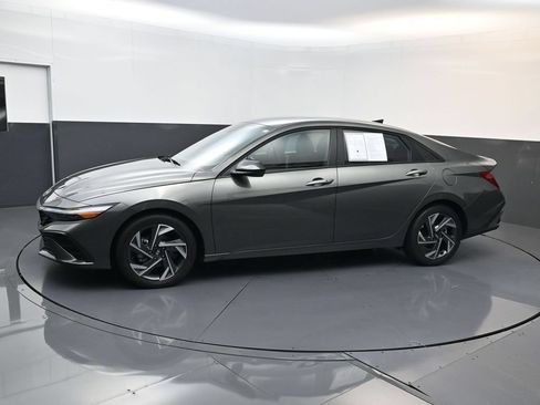 Certified 2025 Hyundai Elantra Sport w/ Cargo Package FWD image 7