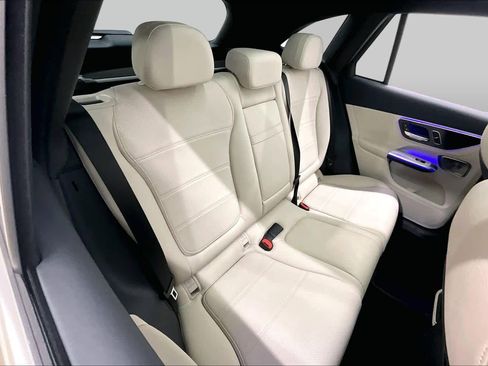 Used 2023 Mercedes-Benz GLC 300 4MATIC image 19