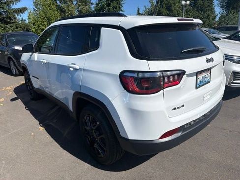 Used 2026 Jeep Compass Latitude AWD/4WD image 3