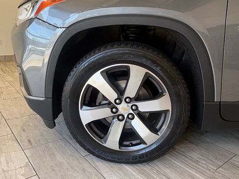 Used 2020 Chevrolet Traverse LT w/ LT Premium Package AWD/4WD image 9