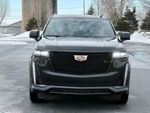 Used 2023 Cadillac Escalade Sport image 2