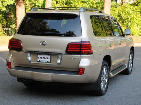 Used 2011 Lexus LX 570 4WD w/ Luxury Pkg image 19