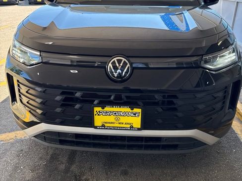 New 2026 Volkswagen Tiguan SE AWD/4WD image 2