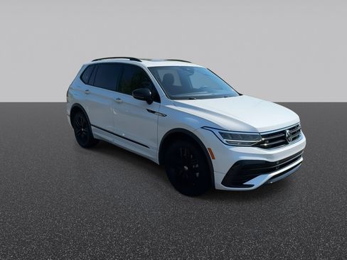 Used 2022 Volkswagen Tiguan SE R-Line AWD/4WD image 3