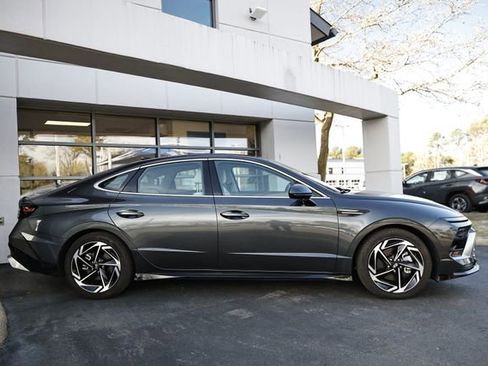 Used 2024 Hyundai Sonata SEL w/ Convenience Package image 4