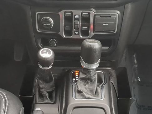 Used 2023 Jeep Gladiator Sport AWD/4WD image 18