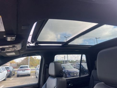 Used 2021 Chevrolet Tahoe LT w/ LT Signature Package image 7