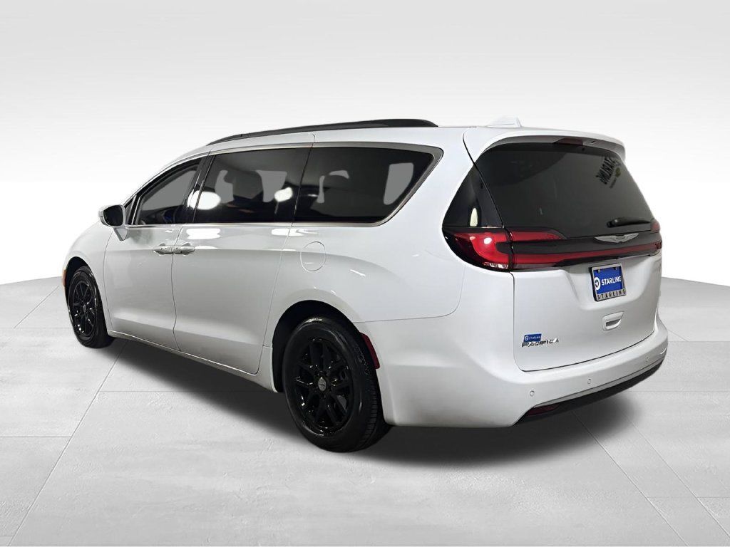 Used 2022 Chrysler Pacifica Touring-L FWD image 6