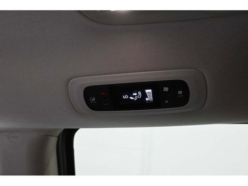 Used 2024 Chrysler Voyager LX FWD image 27