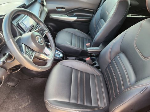 Used 2020 Nissan Kicks SR w/ SR Premium Package FWD image 9