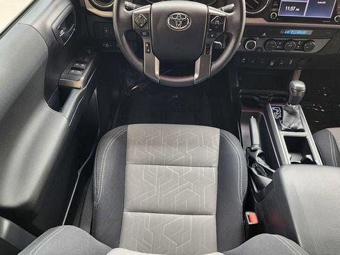 Used 2021 Toyota Tacoma TRD Off-Road w/ Technology Package AWD/4WD image 11